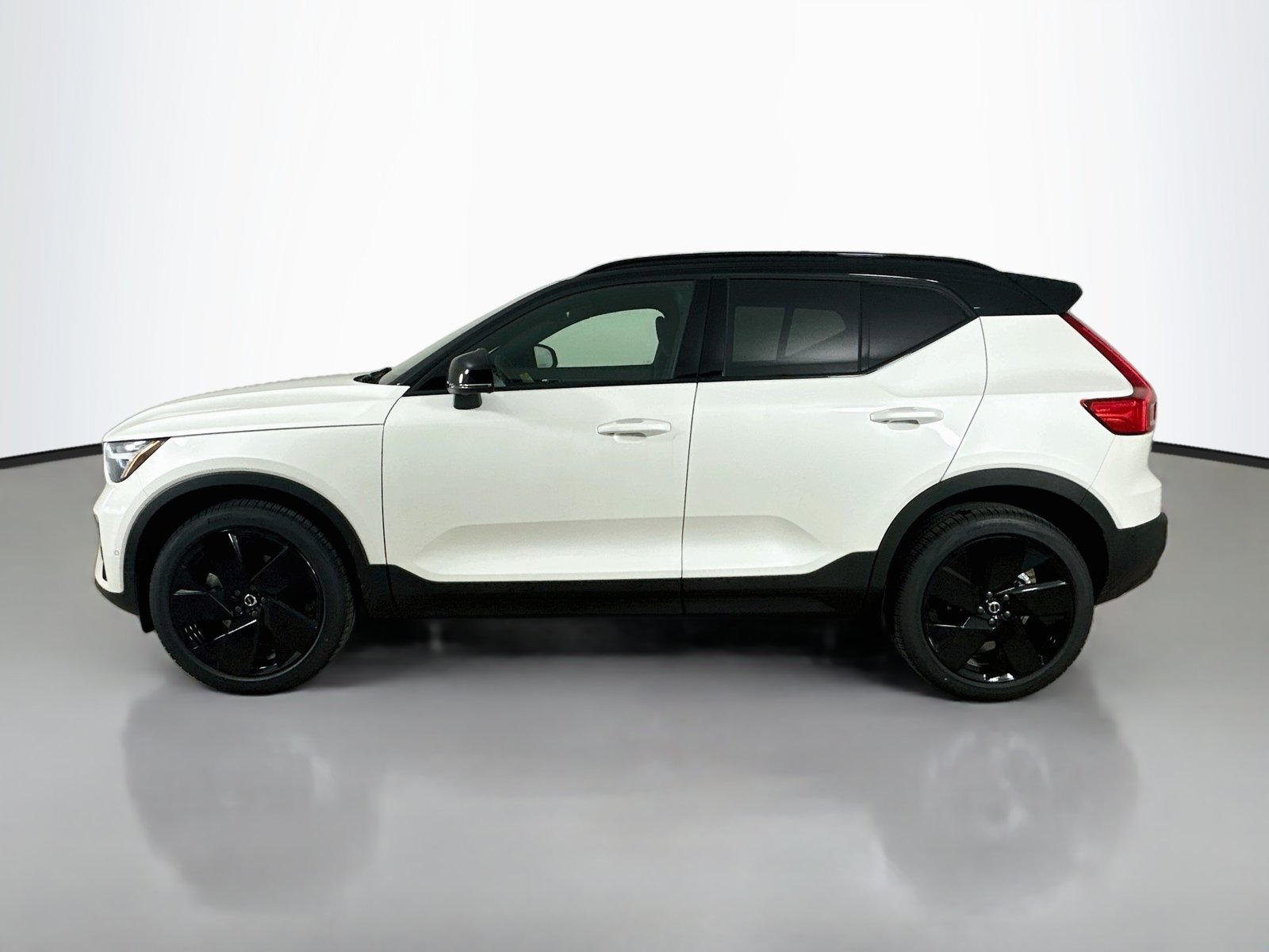 New 2026 Volvo XC40 B5 Ultra w/ Protection Package Premier AWD/4WD image 8