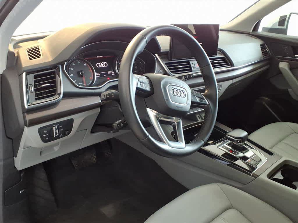 Used 2023 Audi Q5 2.0T Premium w/ Convenience Package AWD/4WD image 9