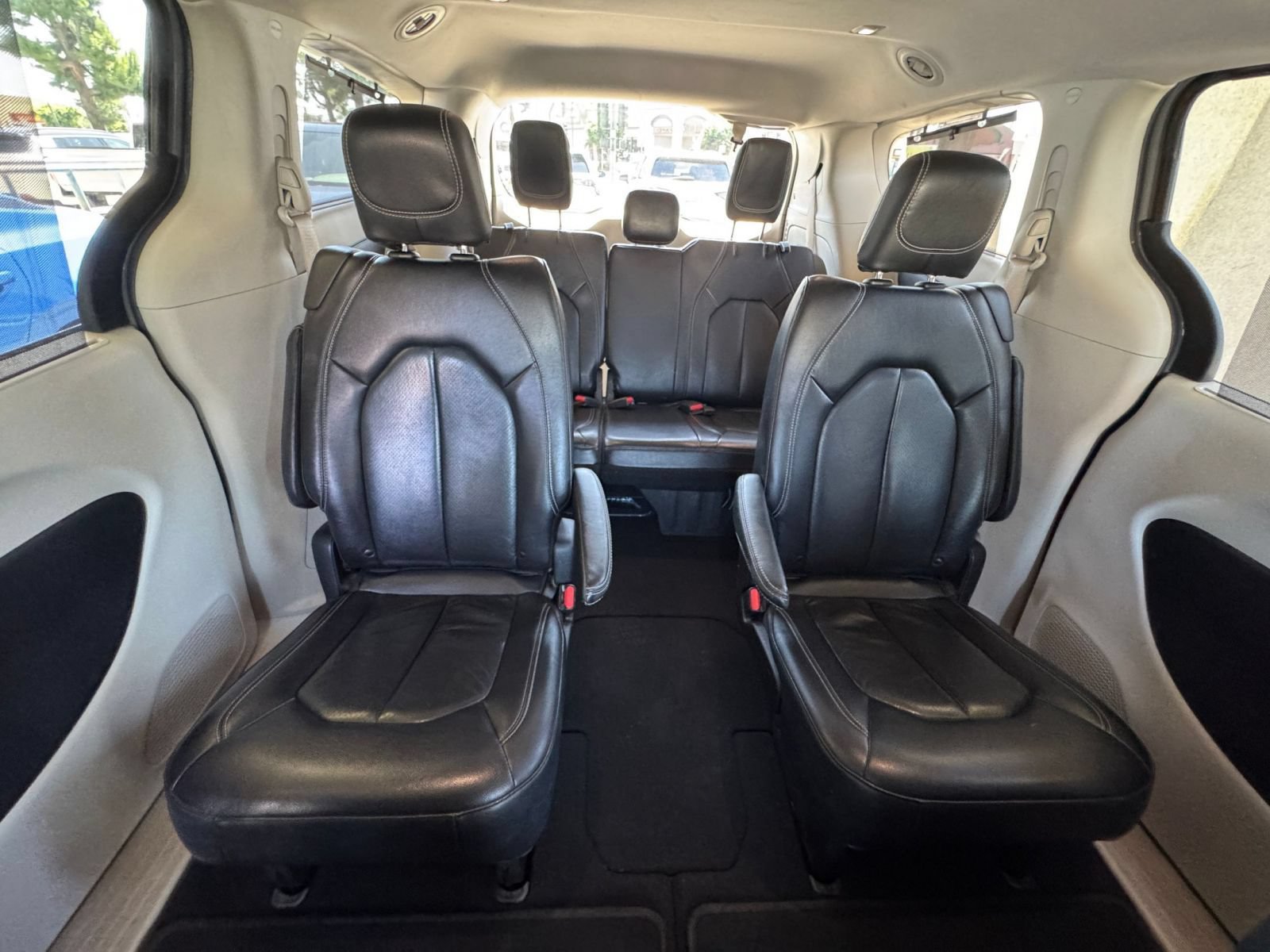 Used 2022 Chrysler Pacifica Touring-L FWD image 36
