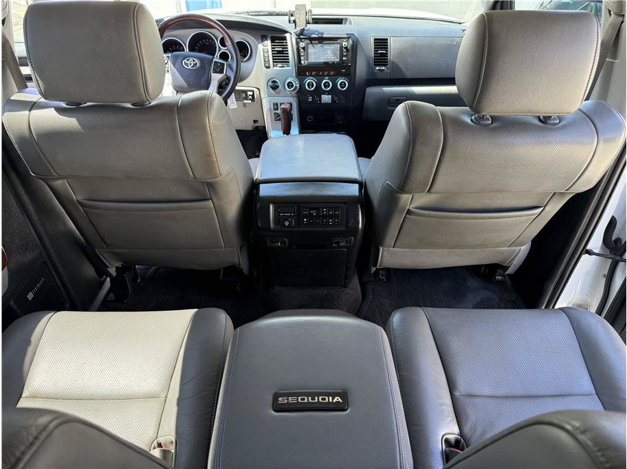 Used 2015 Toyota Sequoia Platinum AWD/4WD image 17