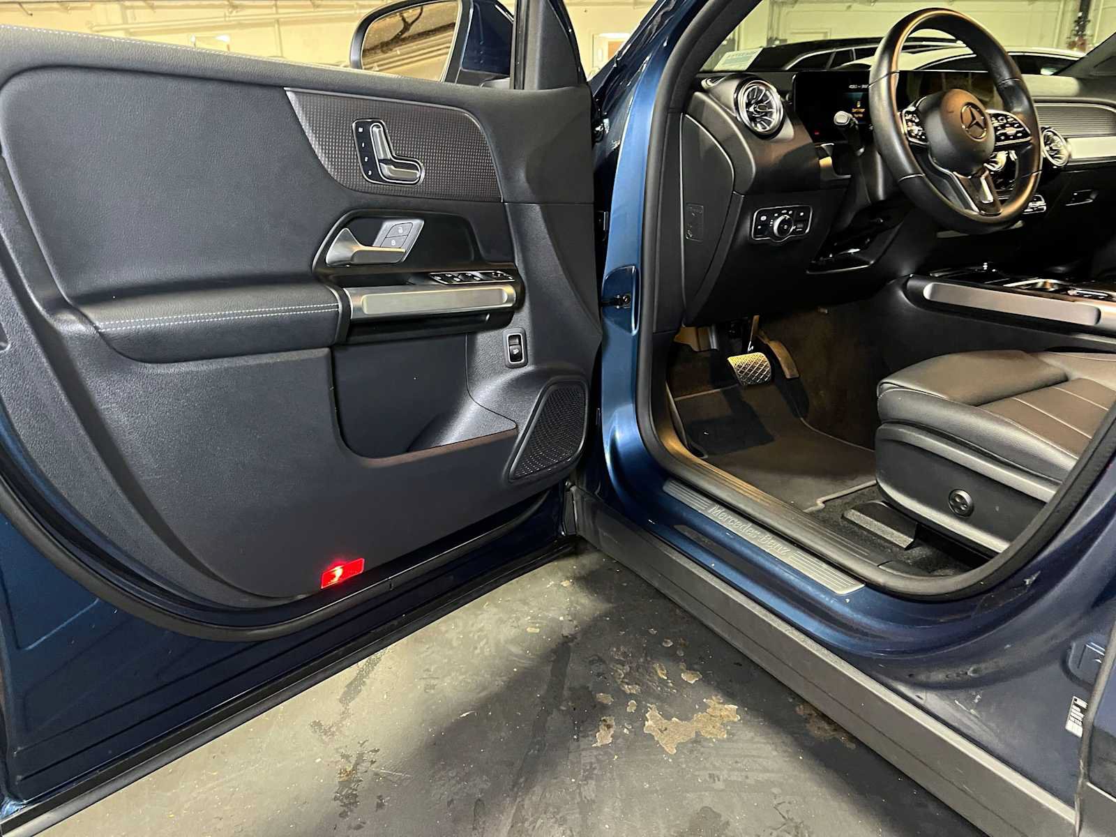 Used 2023 Mercedes-Benz EQB 250+ image 20