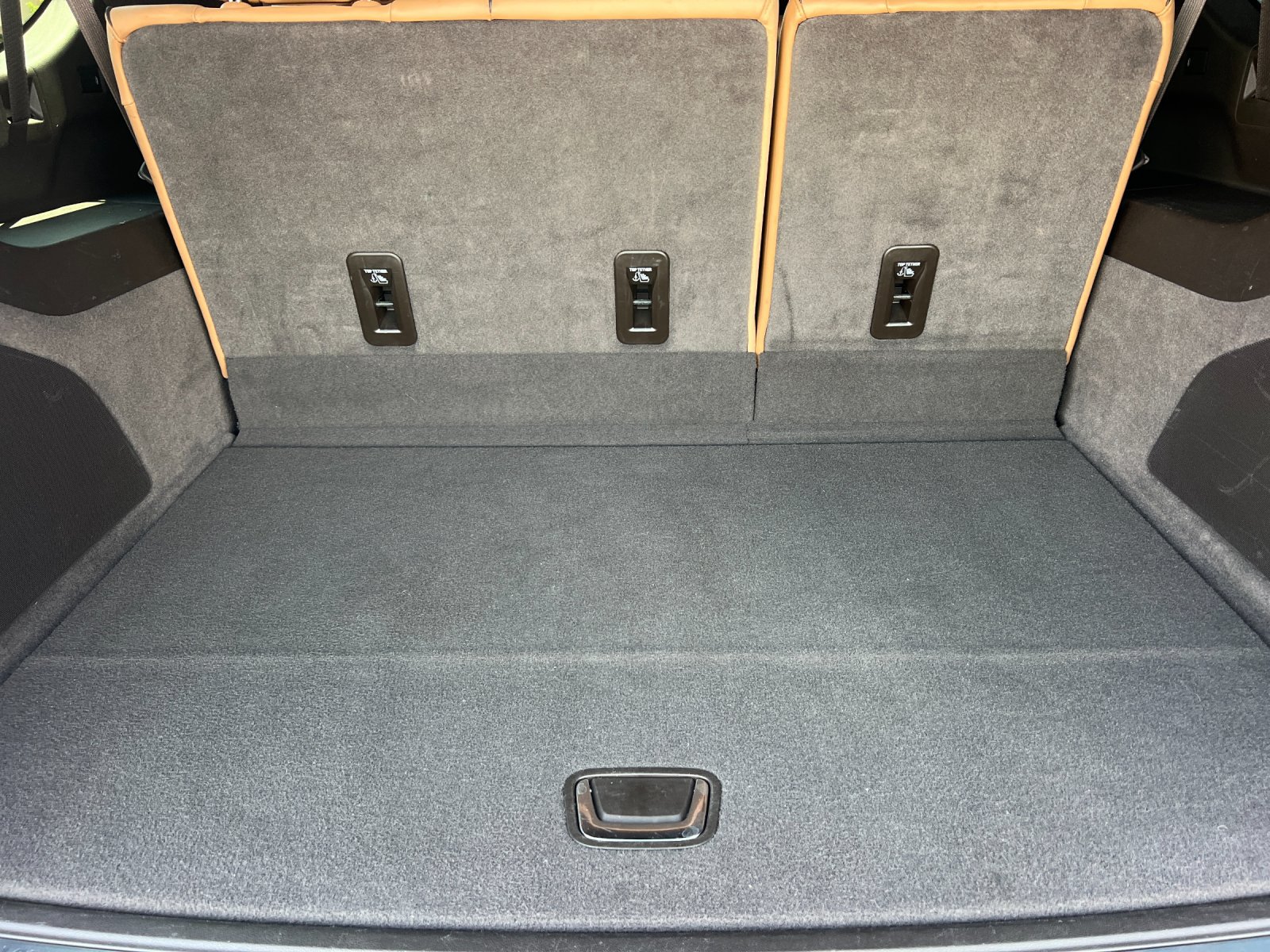 Certified 2021 Cadillac Escalade ESV Sport AWD/4WD image 17