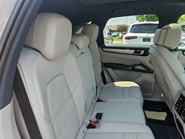 Used 2021 Porsche Cayenne AWD/4WD image 44