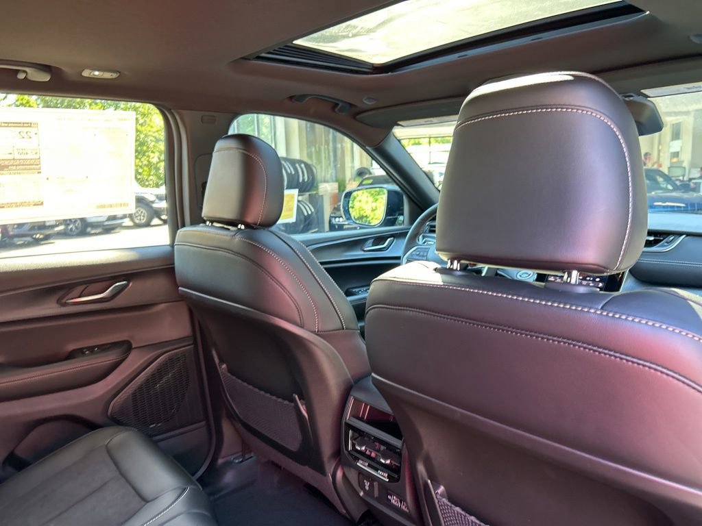 New 2025 Jeep Grand Cherokee Altitude image 39