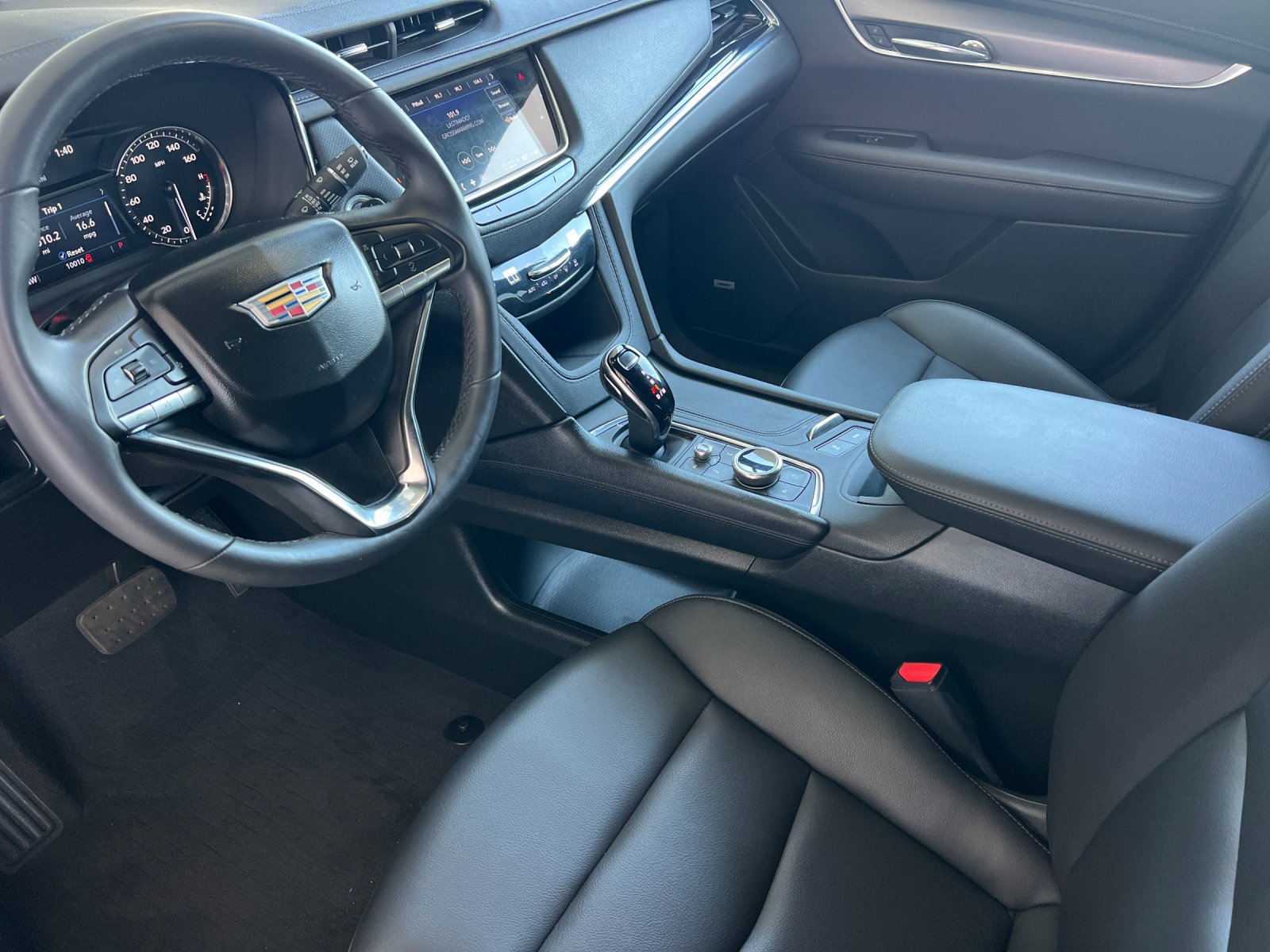 Certified 2025 Cadillac XT6 Luxury FWD image 10