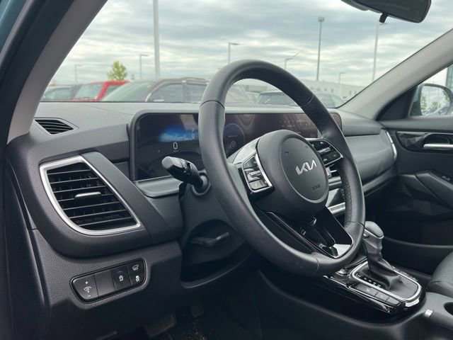 Certified 2025 Kia Seltos EX AWD/4WD image 9