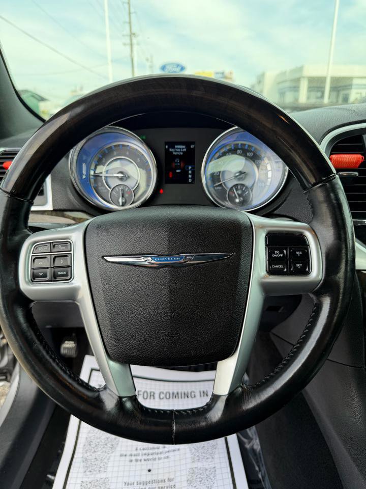Used 2013 Chrysler 300 C image 27