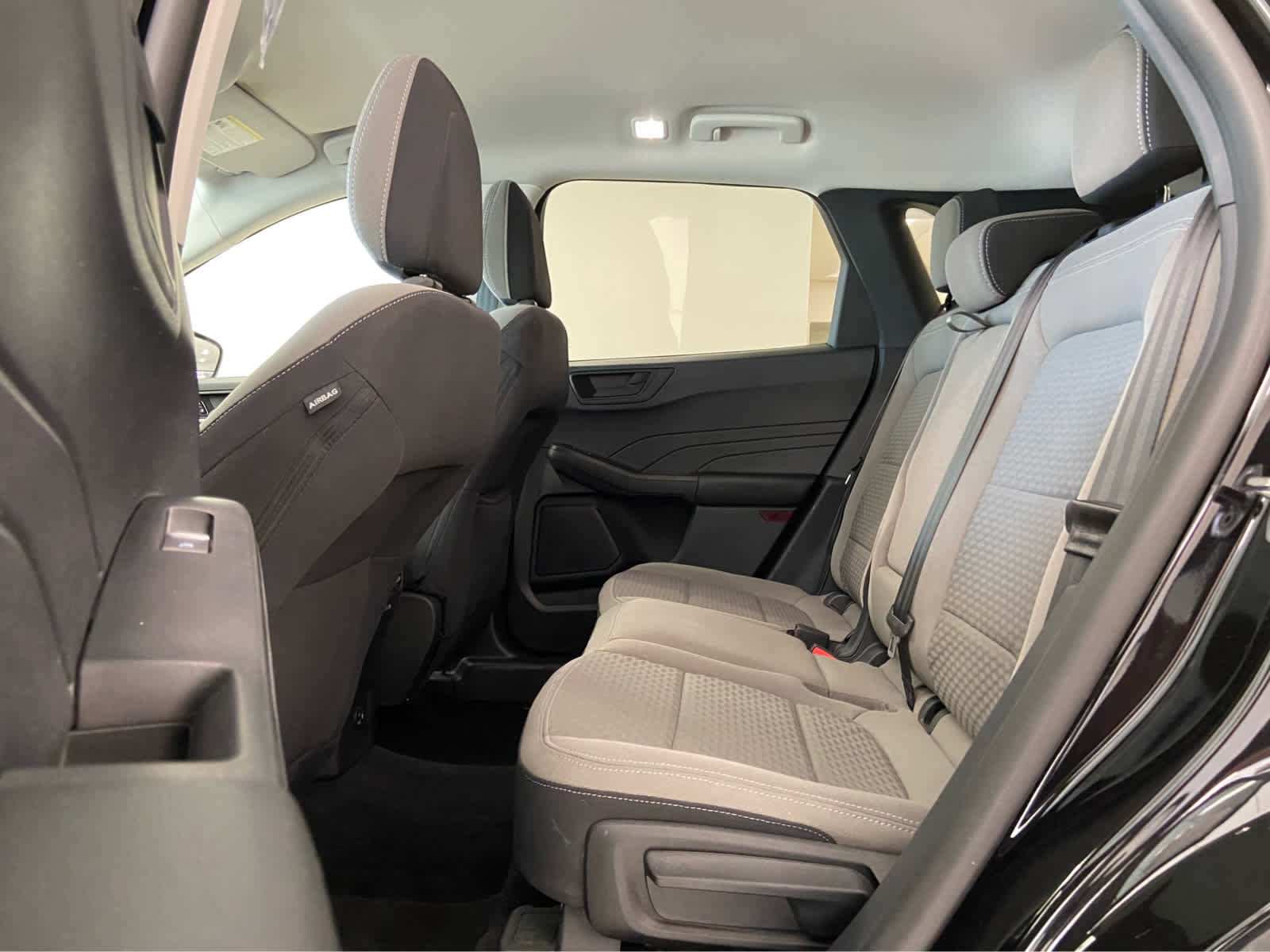 Used 2022 Ford Escape SE w/ SE Sport Appearance Package image 16