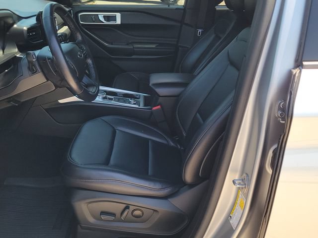 Used 2020 Ford Explorer XLT w/ Equipment Group 202A AWD/4WD image 6
