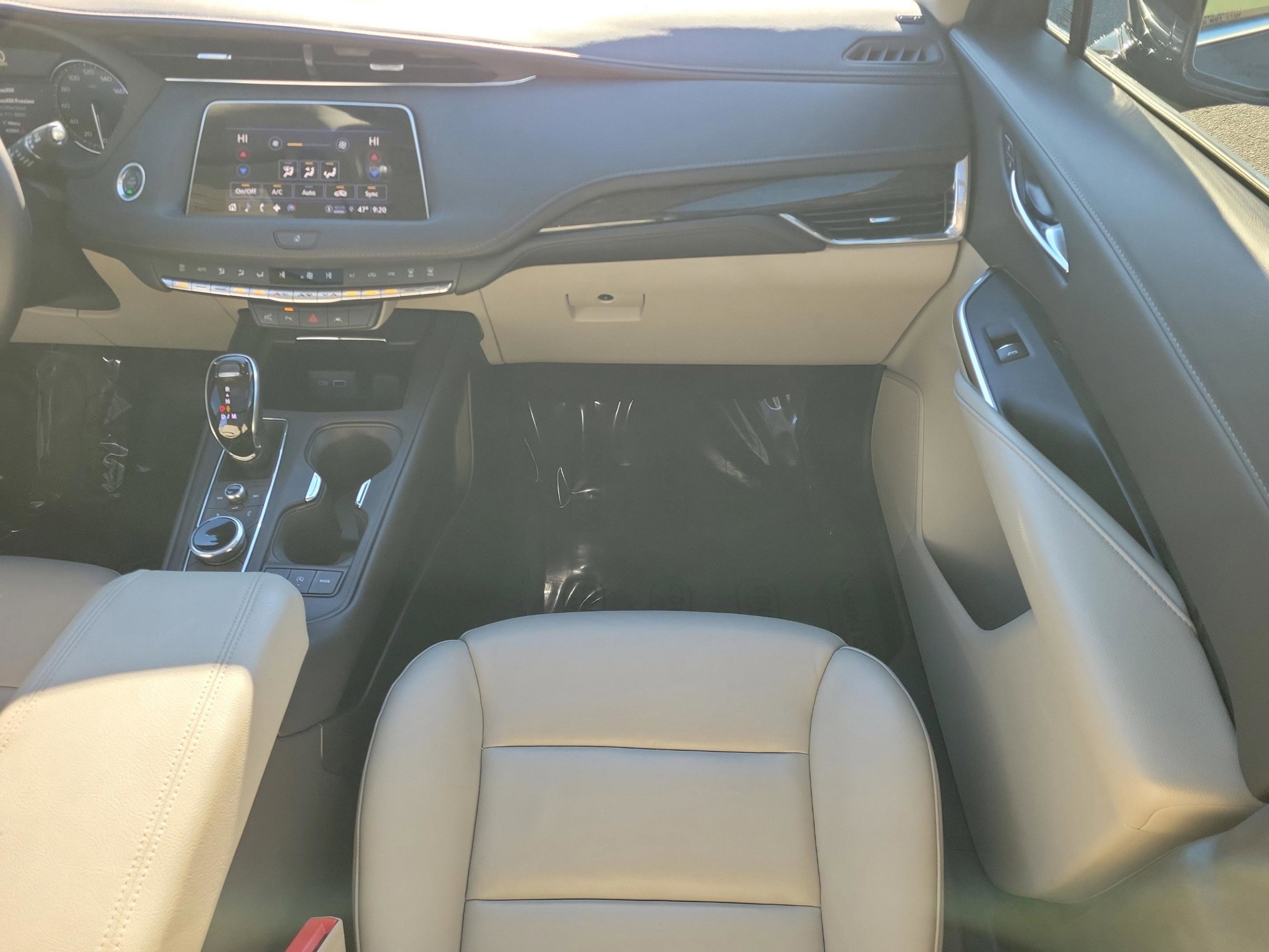 Used 2022 Cadillac XT4 Premium Luxury w/ Enhanced Visibility Package image 18