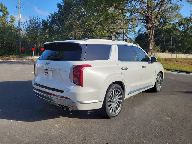 Used 2023 Hyundai Palisade Calligraphy FWD image 2
