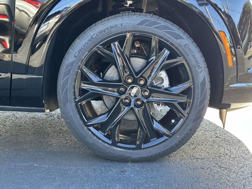 New 2025 Cadillac Optiq Sport 2 w/ LPO, ONYX Package image 7