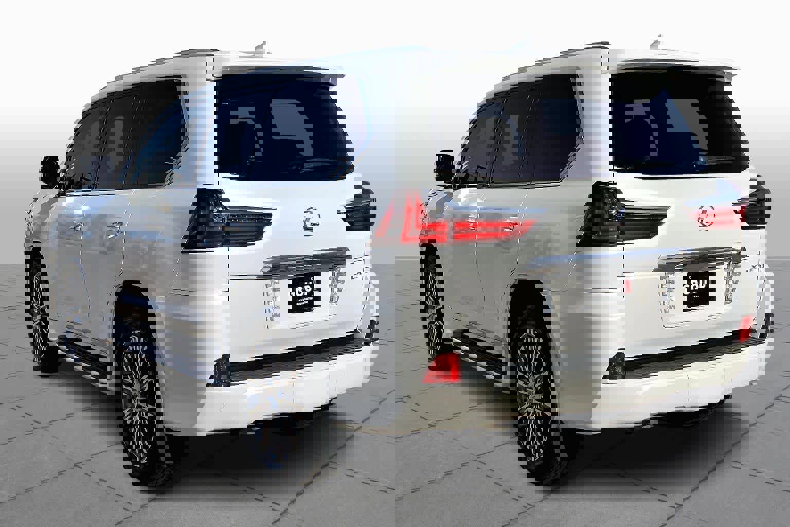 Used 2017 Lexus LX 570 4WD w/ Luxury Package image 12