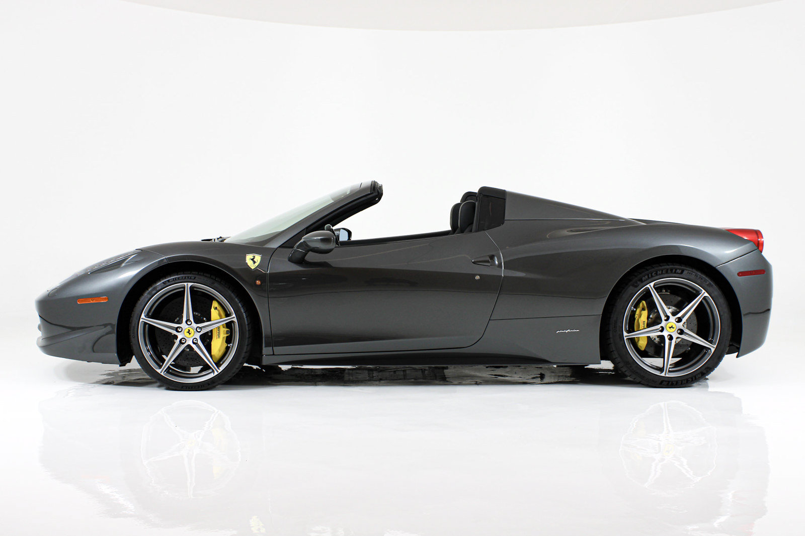 Certified 2013 Ferrari 458 Spider RWD image 4
