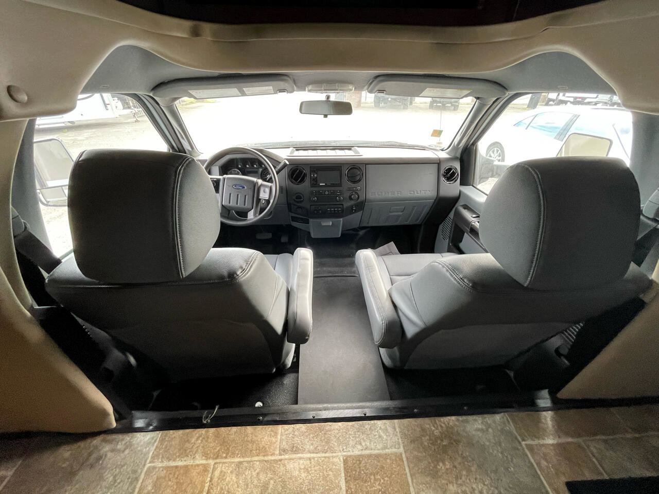 Used 2014 Ford F550 2WD Regular Cab Super Duty image 10