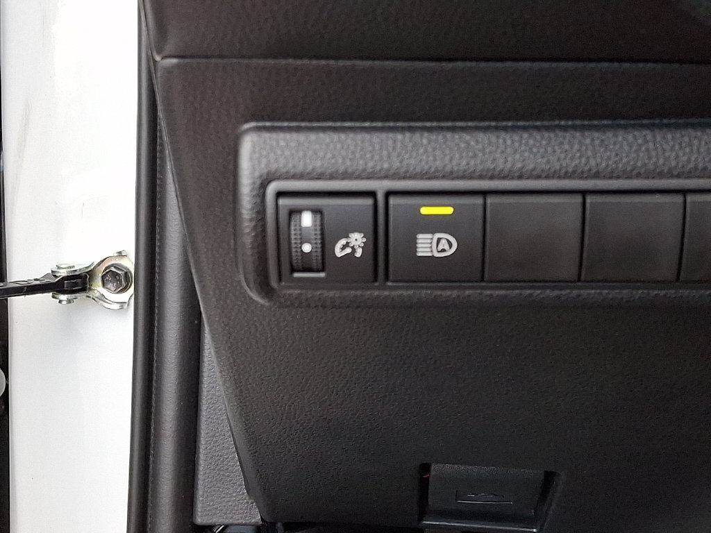 Certified 2025 Toyota Corolla SE FWD image 29