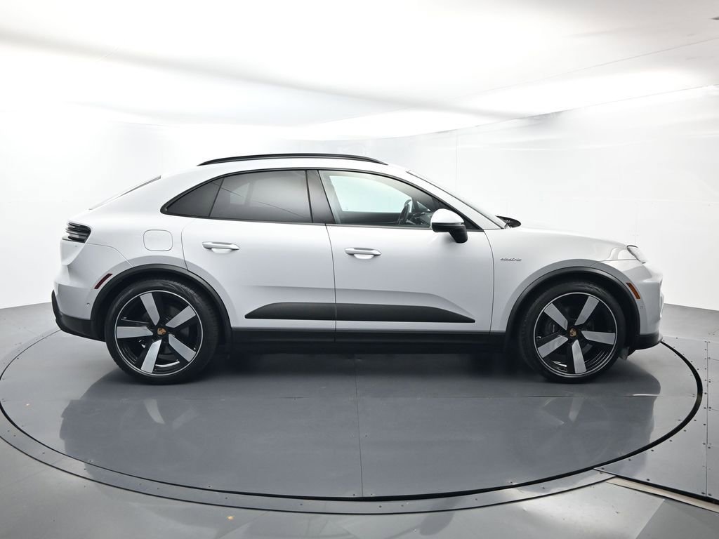 Certified 2025 Porsche Macan Electric image 16