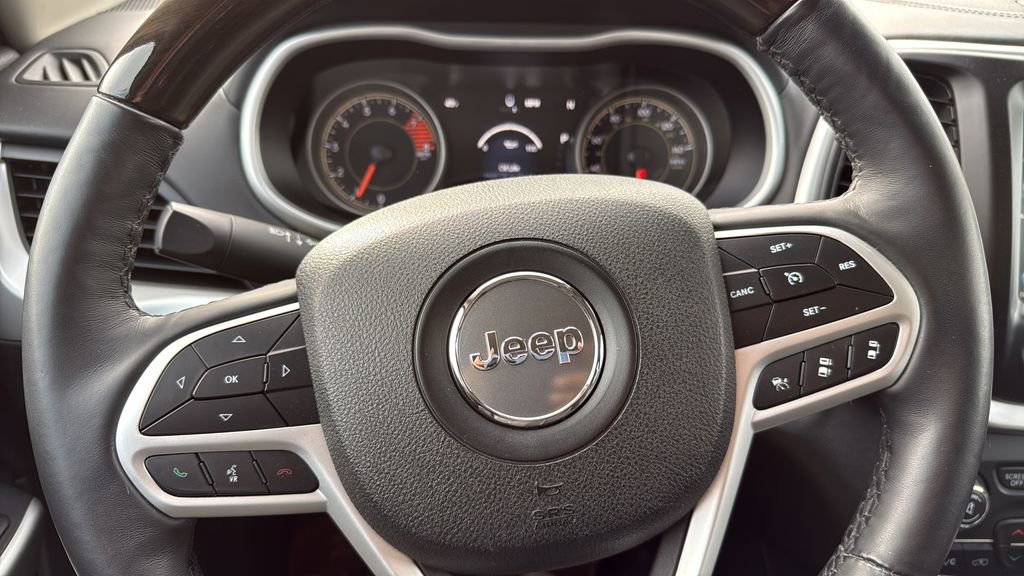 Used 2018 Jeep Cherokee Overland w/ Technology Group image 21