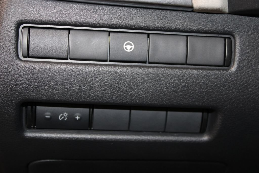 Used 2023 Nissan Rogue SV AWD/4WD image 32