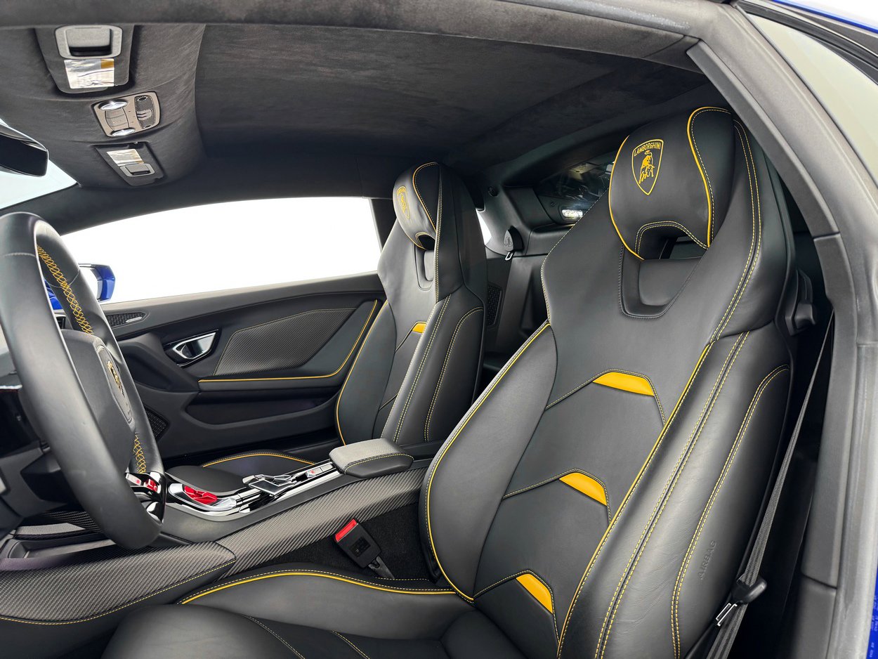 Used 2020 Lamborghini Huracan EVO image 17