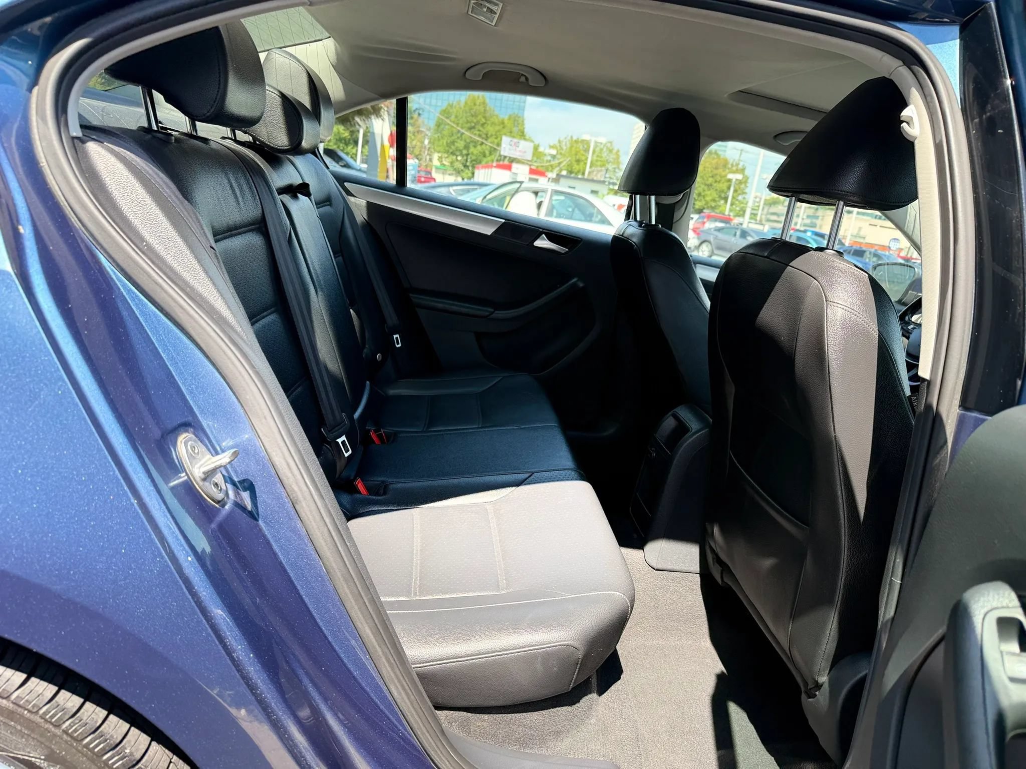 Used 2017 Volkswagen Jetta SE FWD image 33
