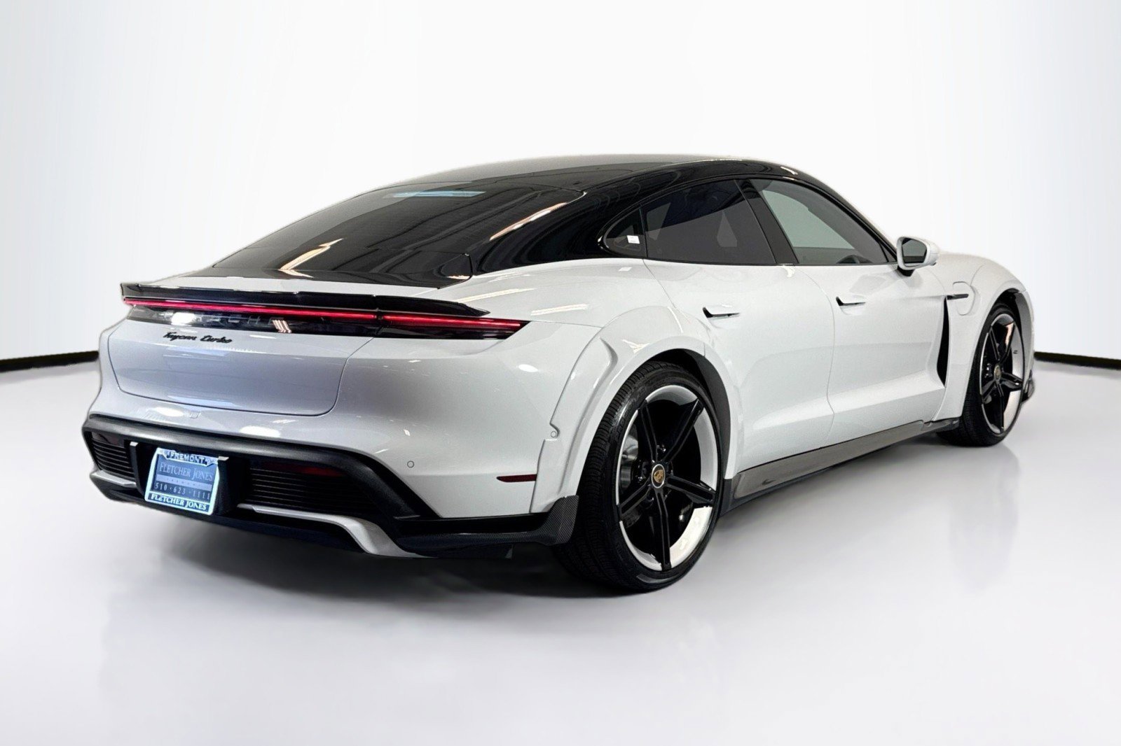 Used 2022 Porsche Taycan Turbo S image 5
