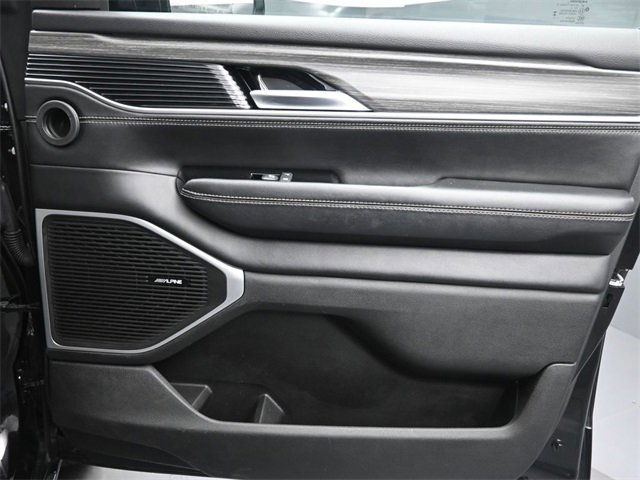 Used 2023 Jeep Wagoneer L Series II image 31