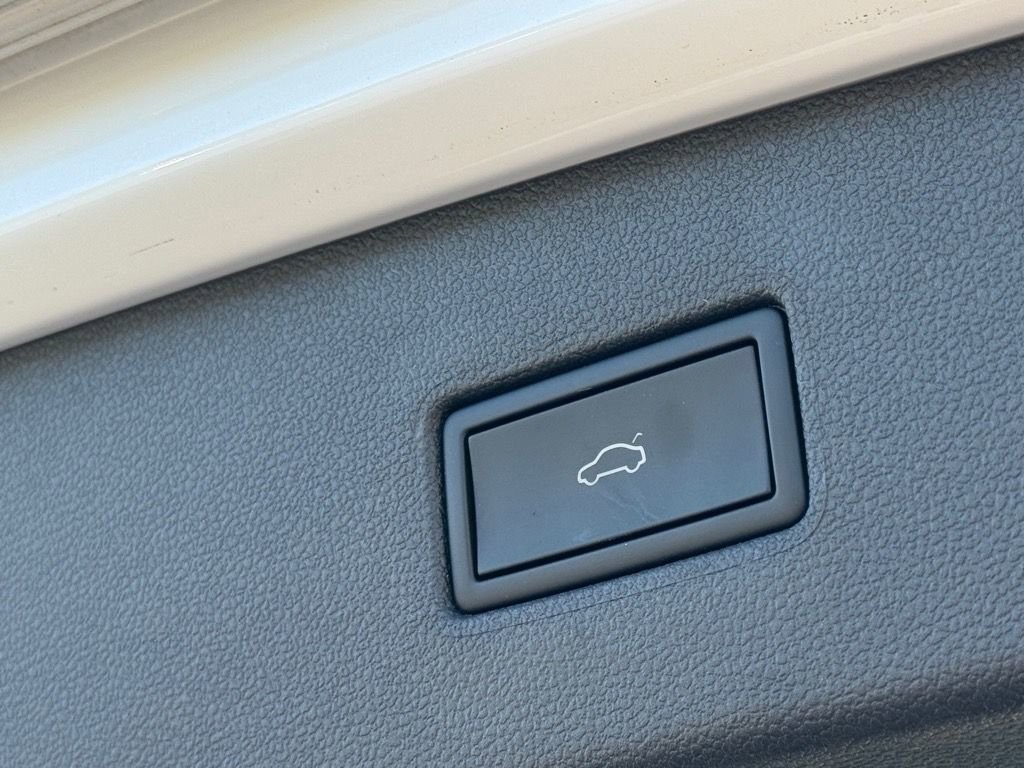 Used 2024 Volkswagen Tiguan SE image 11