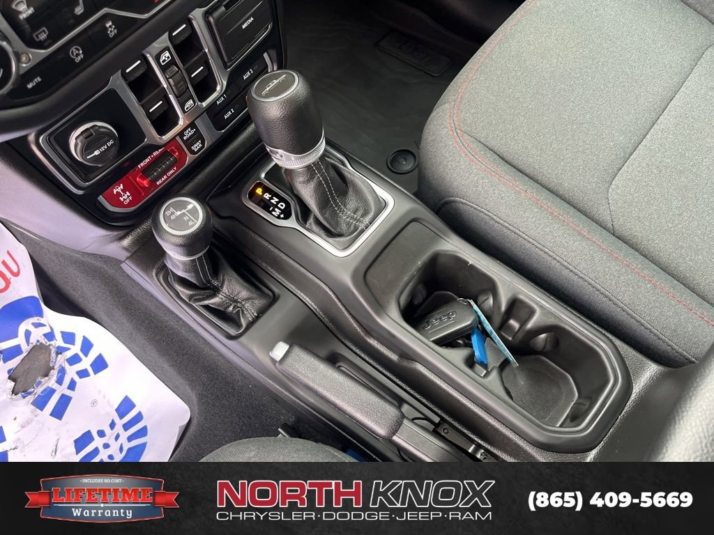 Used 2024 Jeep Gladiator Rubicon w/ Technology Group image 10