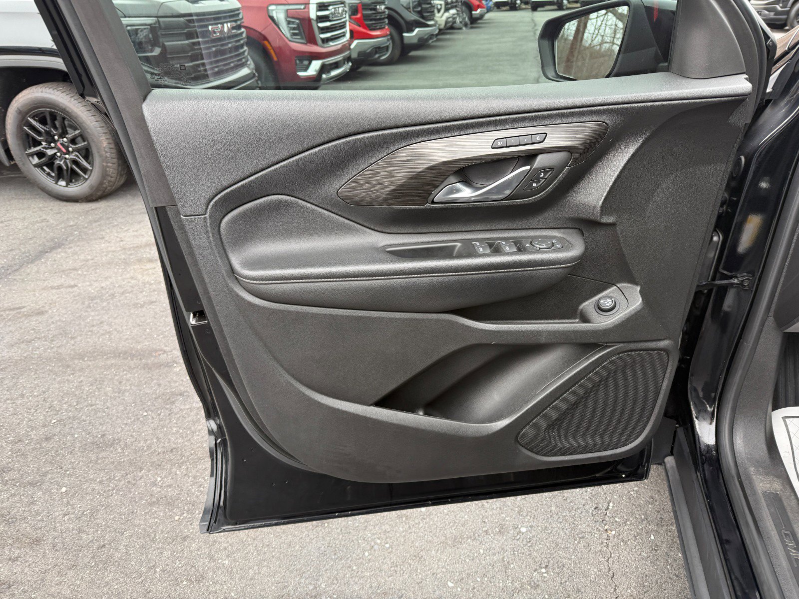 Used 2022 GMC Terrain SLT w/ Elevation Edition image 15