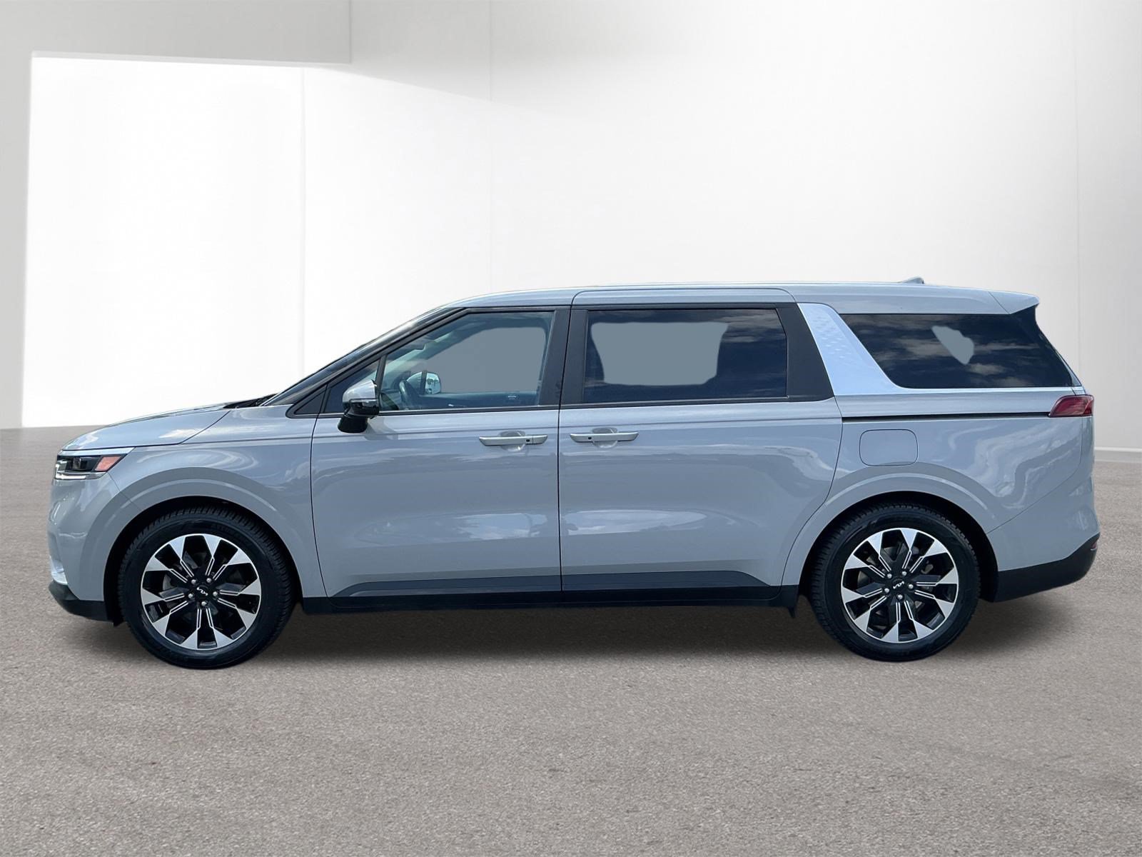 Used 2024 Kia Carnival EX FWD image 10