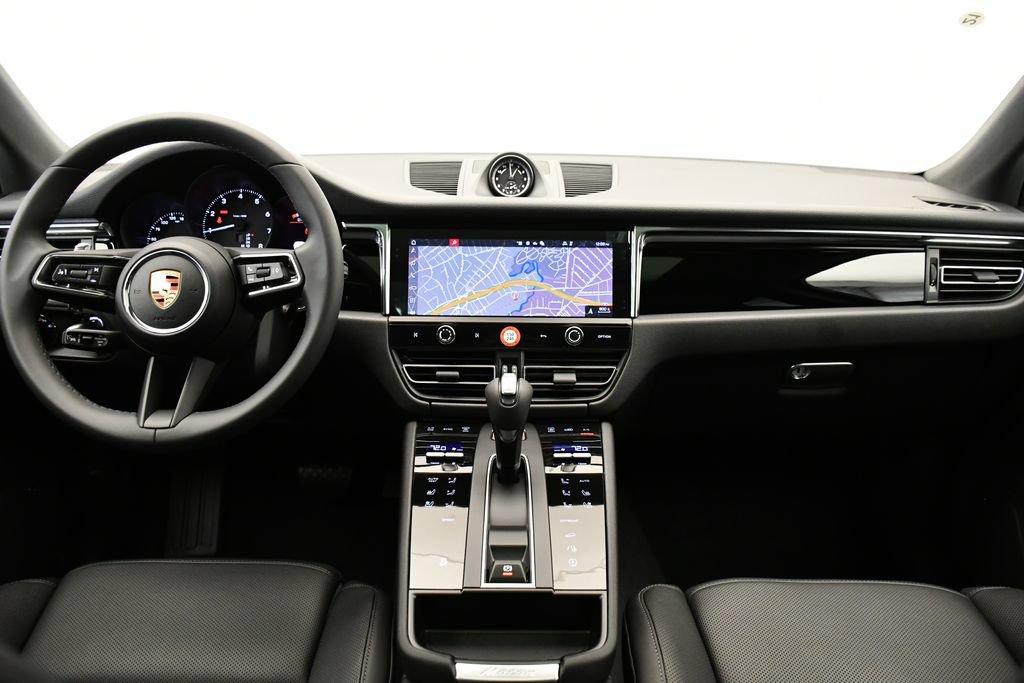 Certified 2026 Porsche Macan AWD/4WD image 23