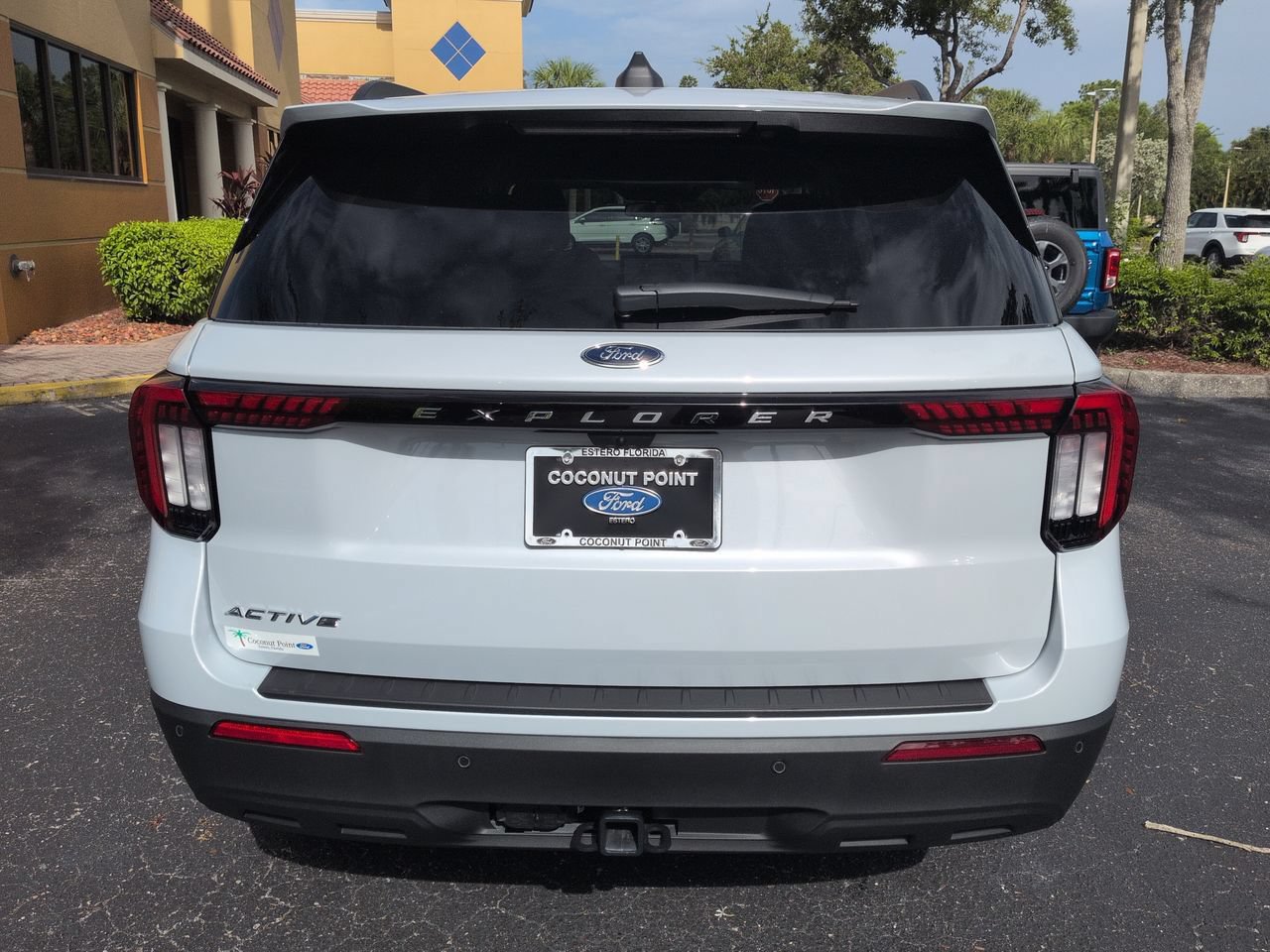 Certified 2025 Ford Explorer Active RWD image 5