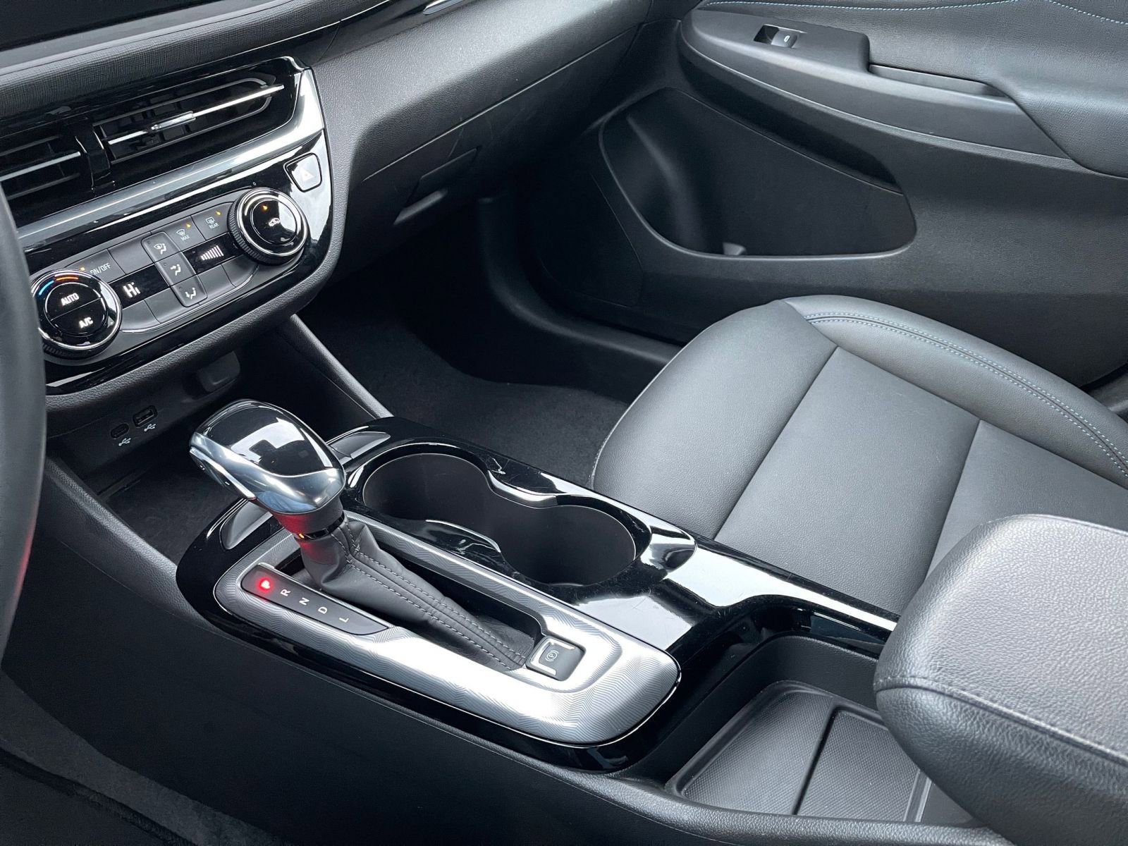 Used 2025 Buick Envista Sport Touring image 40