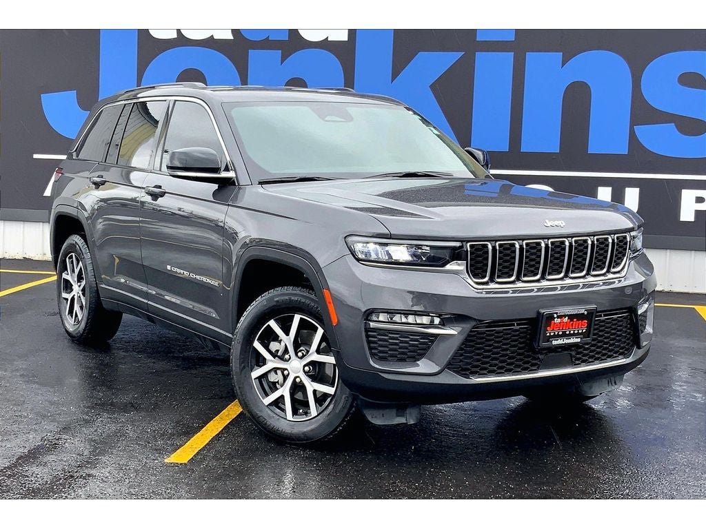 Used 2025 Jeep Grand Cherokee Limited w/ Trailer Tow Package AWD/4WD image 2