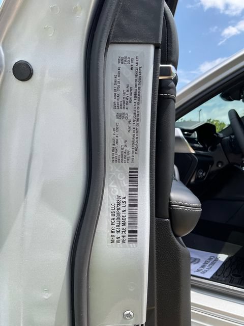 Used 2023 Jeep Grand Cherokee L Overland RWD image 32