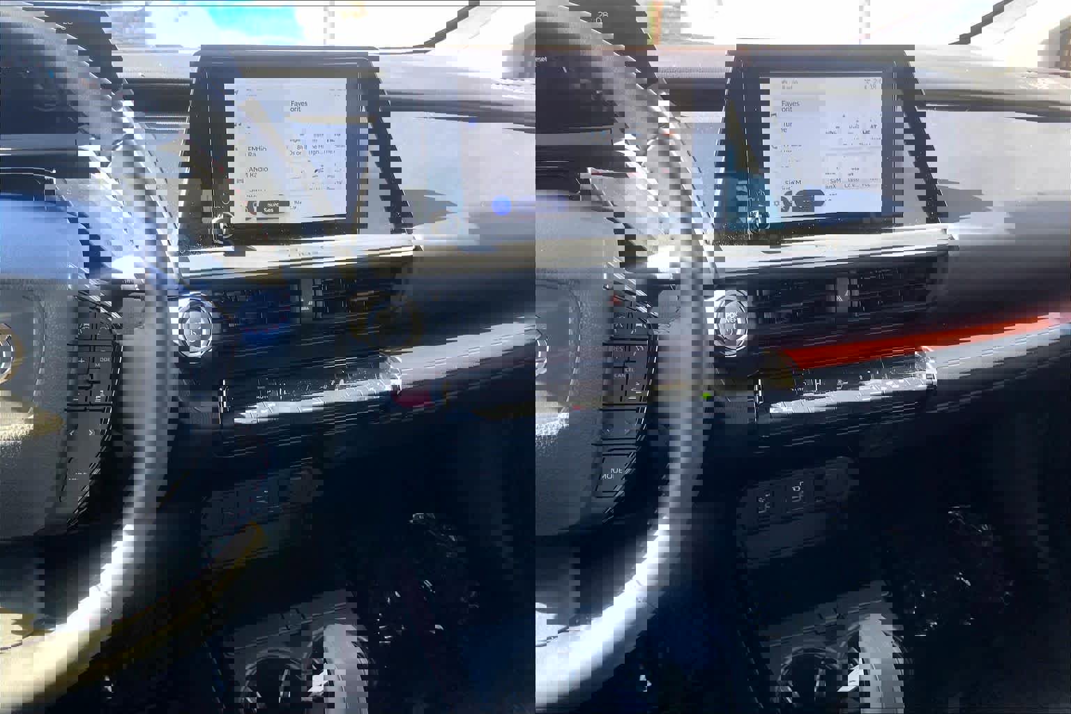 Used 2025 Toyota Prius Plug-In Hybrid image 7