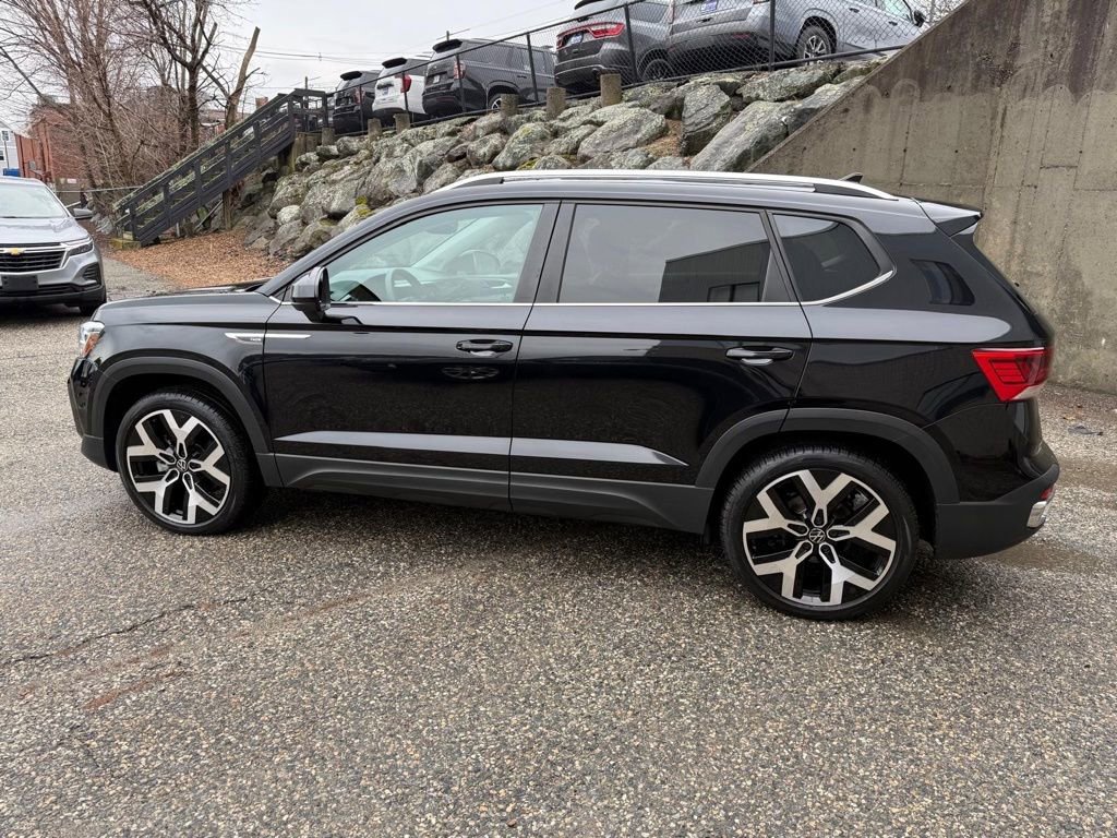 Used 2023 Volkswagen Taos SEL image 2