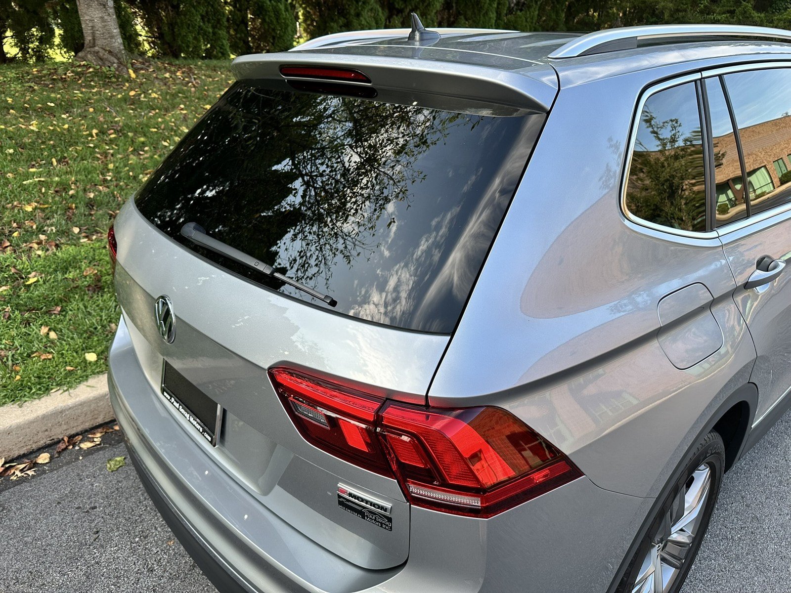 Used 2020 Volkswagen Tiguan SEL AWD/4WD image 56