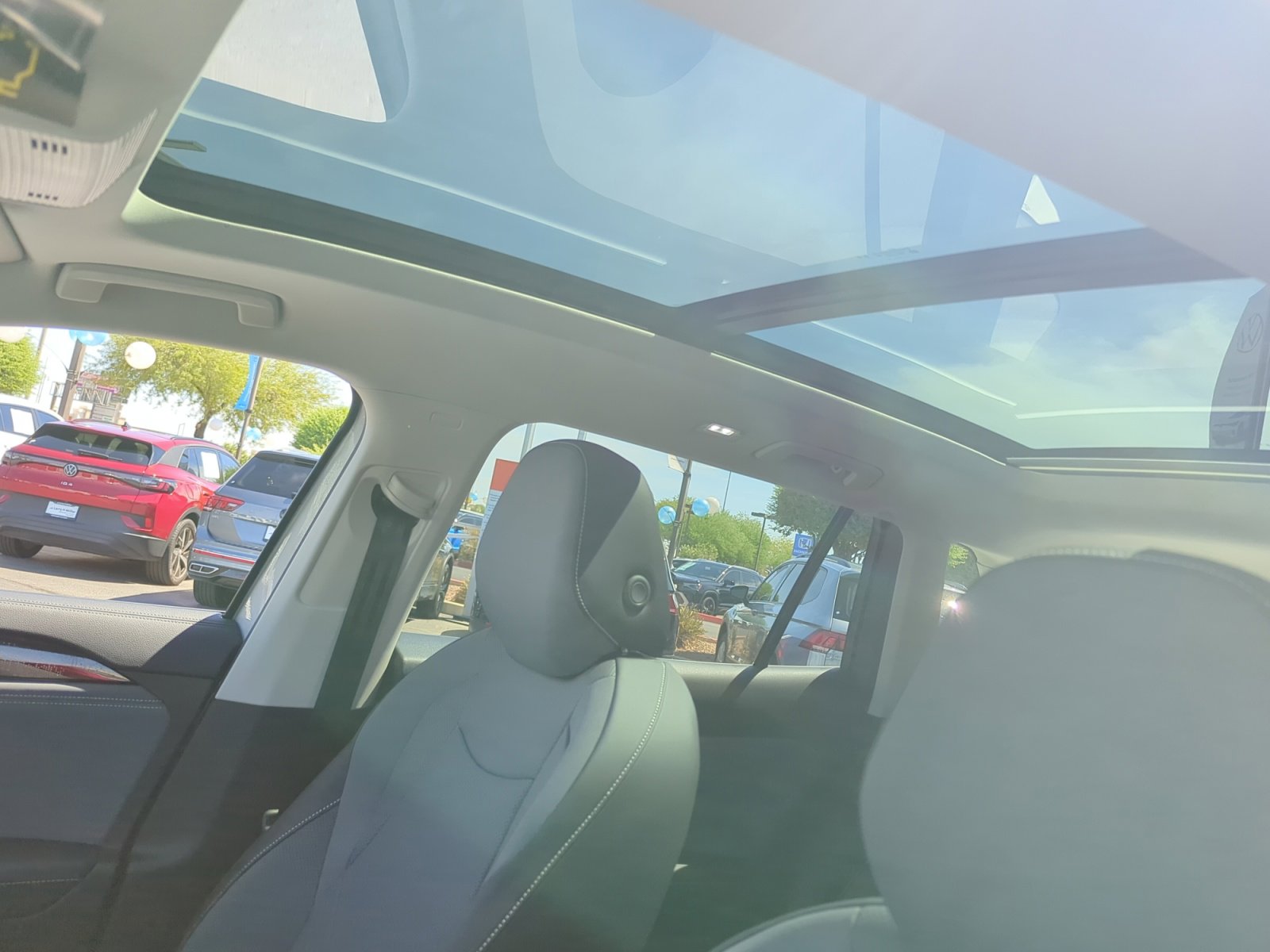 New 2025 Volkswagen Tiguan SE image 31