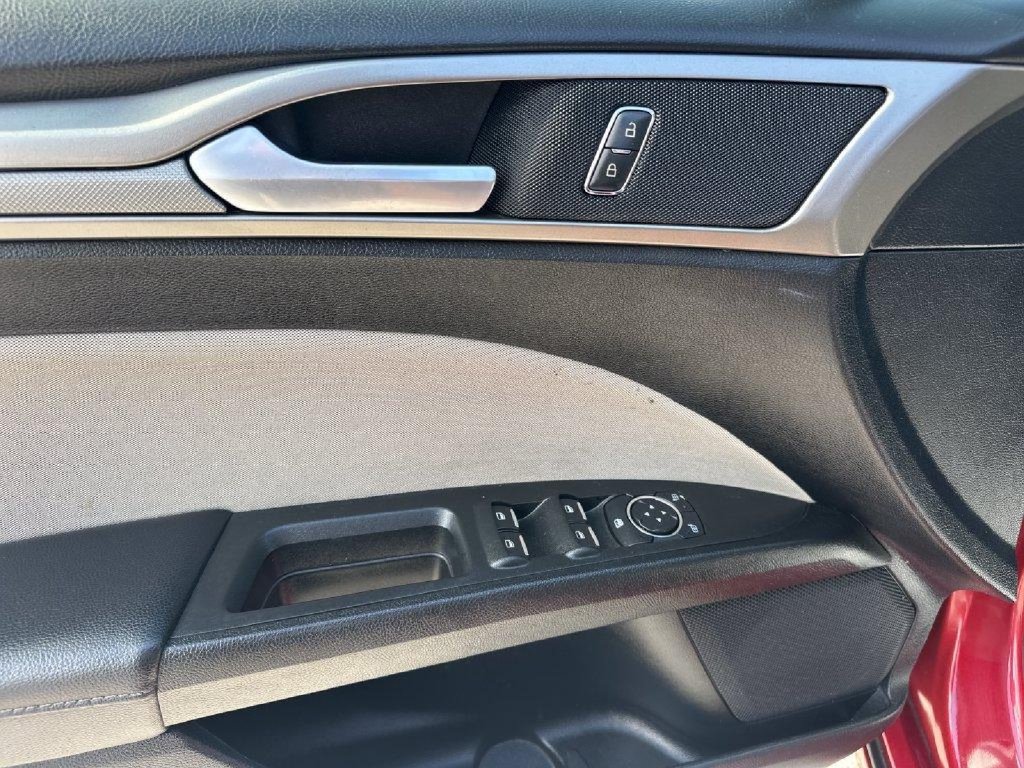 Used 2018 Ford Fusion S FWD image 19