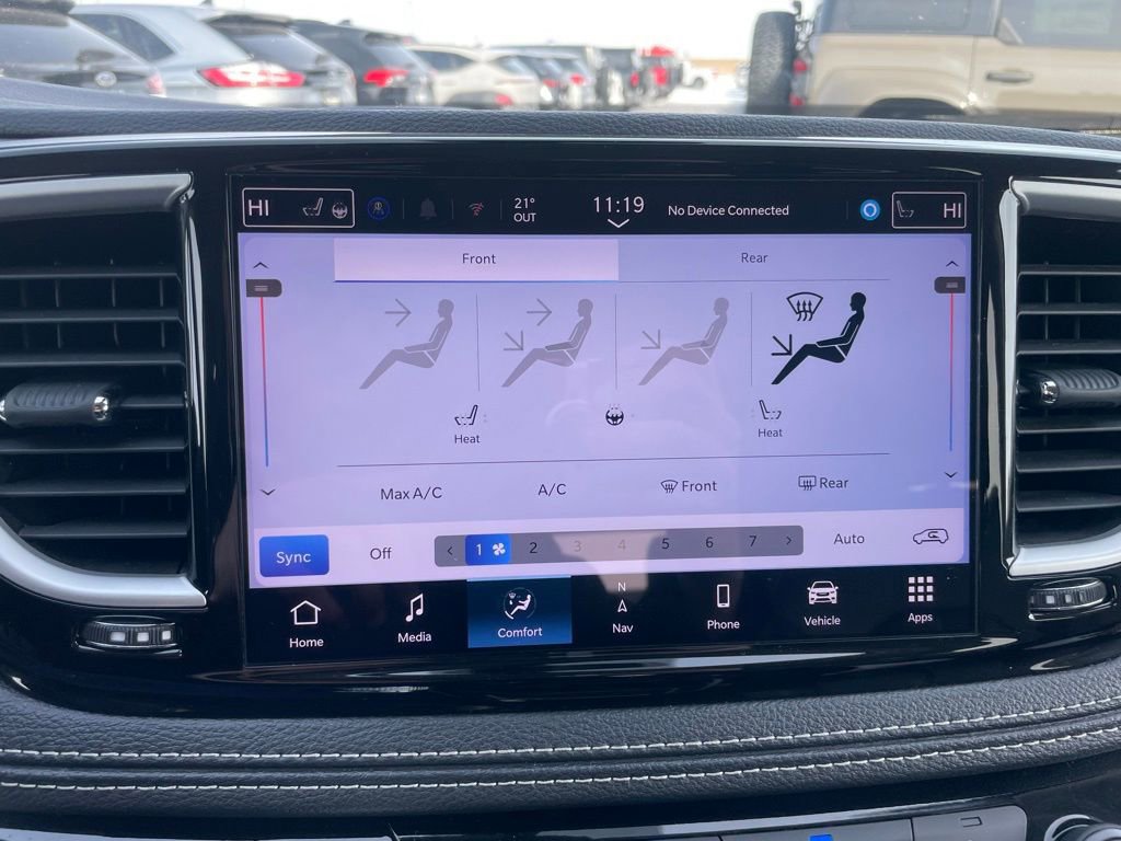 Used 2024 Chrysler Pacifica Select image 18