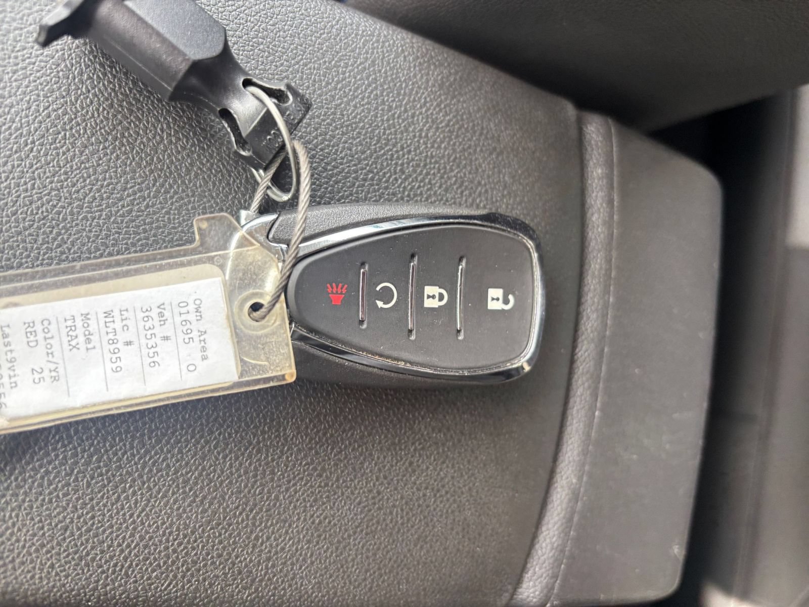 Used 2025 Chevrolet Trax LT w/ LT Convenience Package FWD image 19