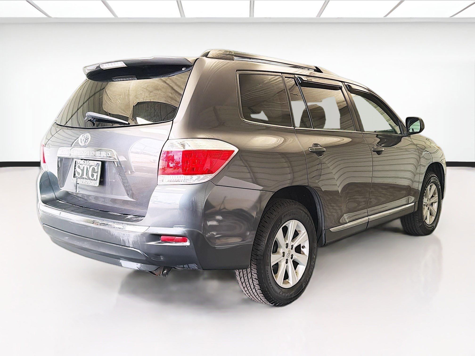 Used 2012 Toyota Highlander SE w/ Tow Pkg image 4
