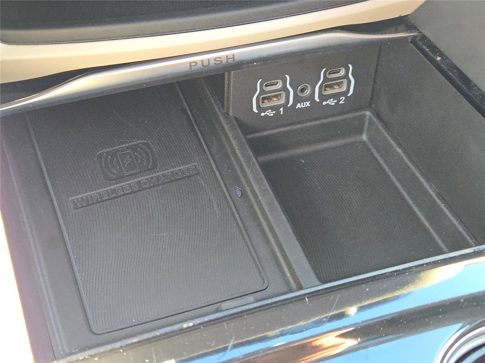 Certified 2023 Chrysler Pacifica Limited FWD image 37