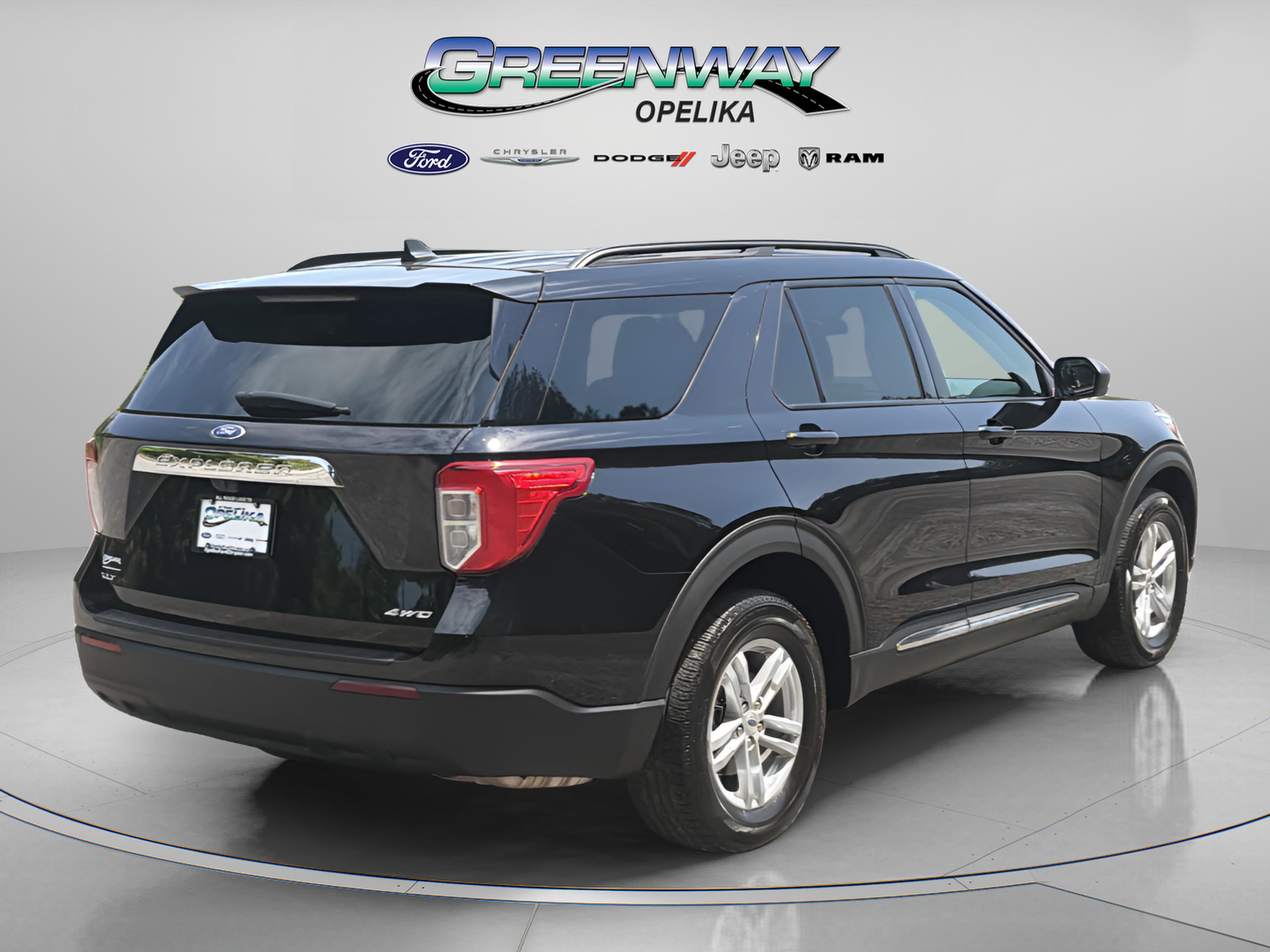 Used 2024 Ford Explorer XLT AWD/4WD image 7