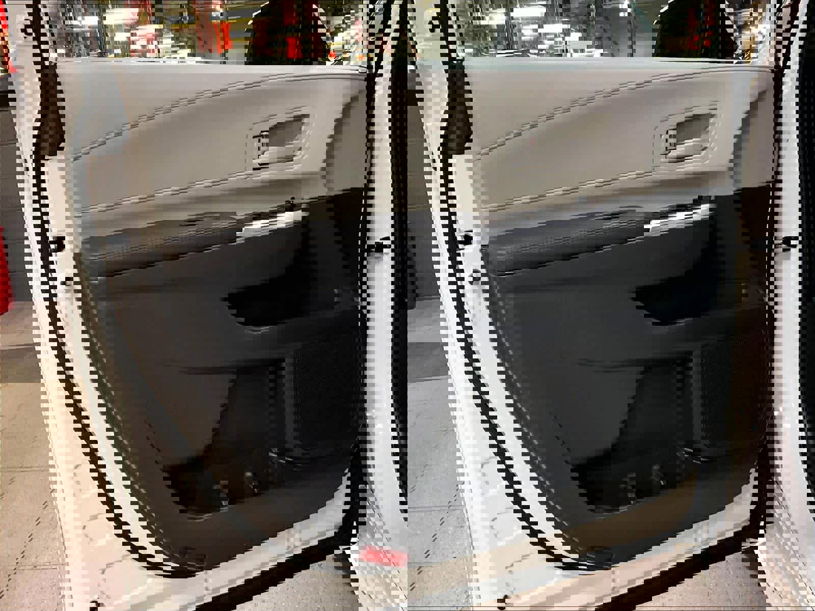 Used 2024 Toyota Sienna LE image 9