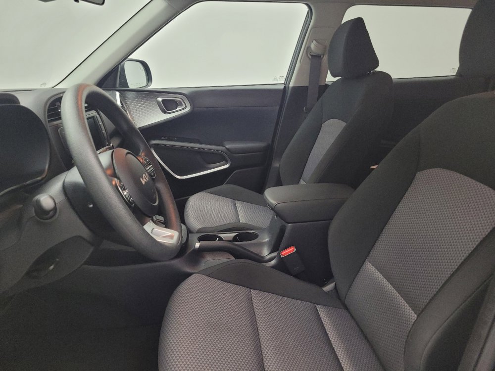 Used 2025 Kia Soul LX FWD image 17