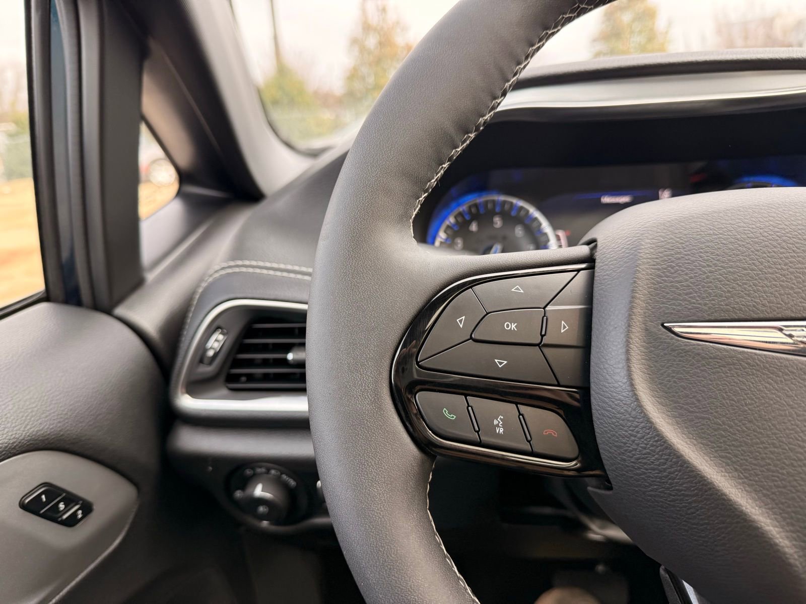 Used 2025 Chrysler Pacifica Limited image 35