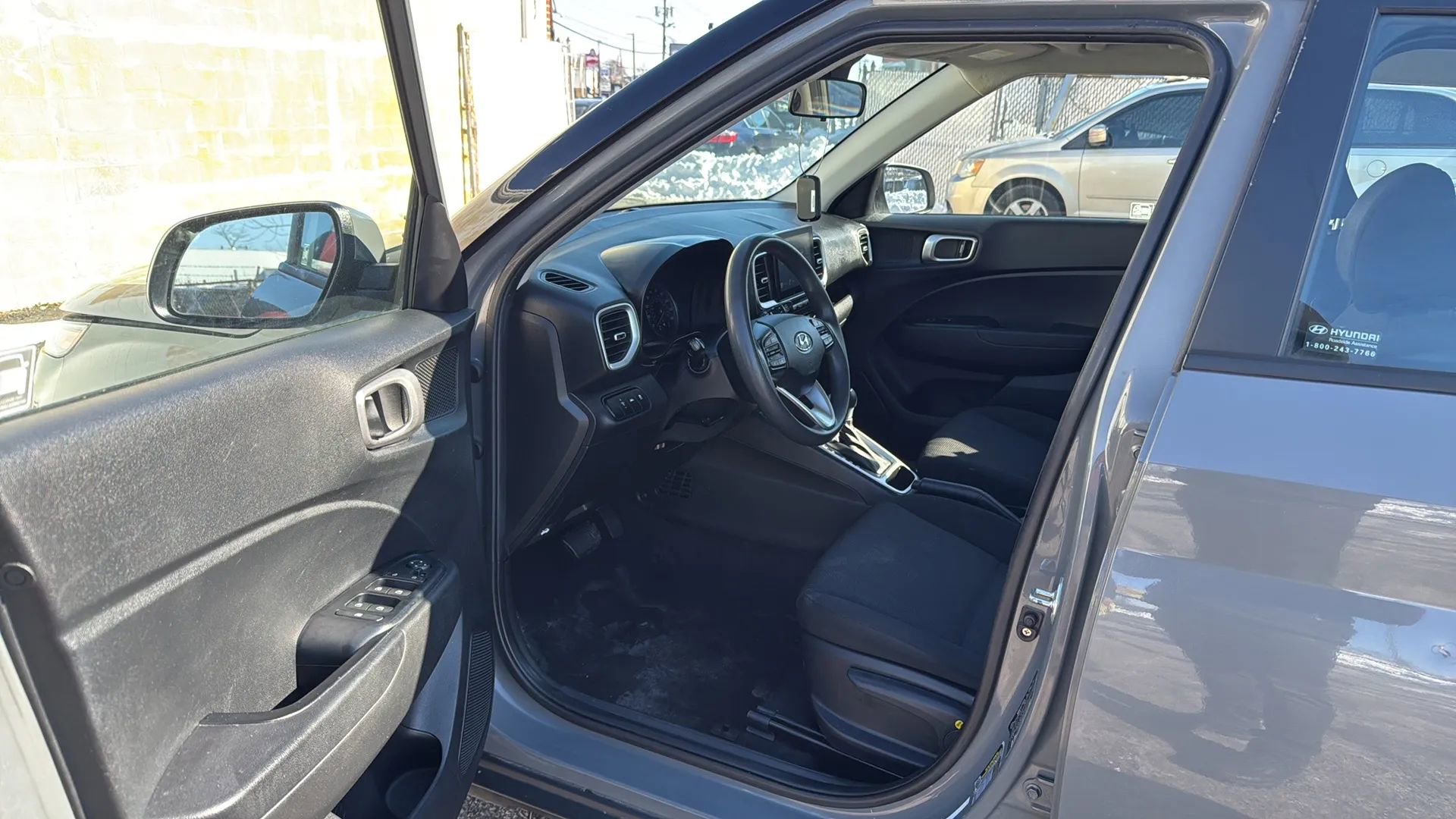 Used 2021 Hyundai Venue SE image 21